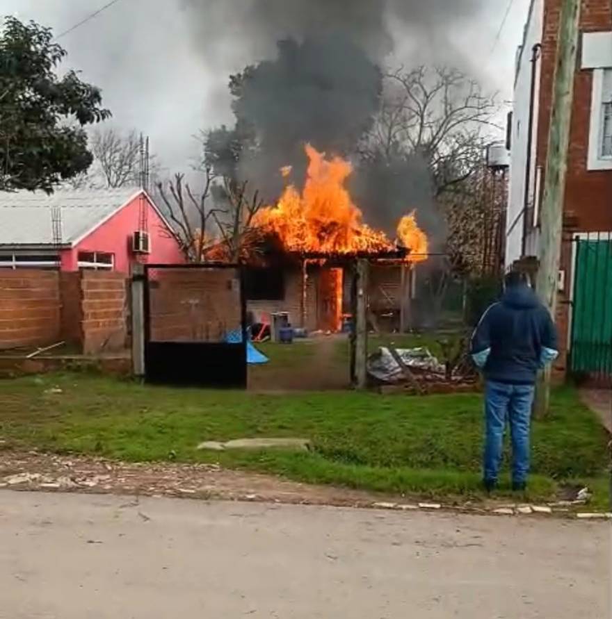 El fuego le destruyó la casa: Gabriela necesita ayuda para volver a empezar